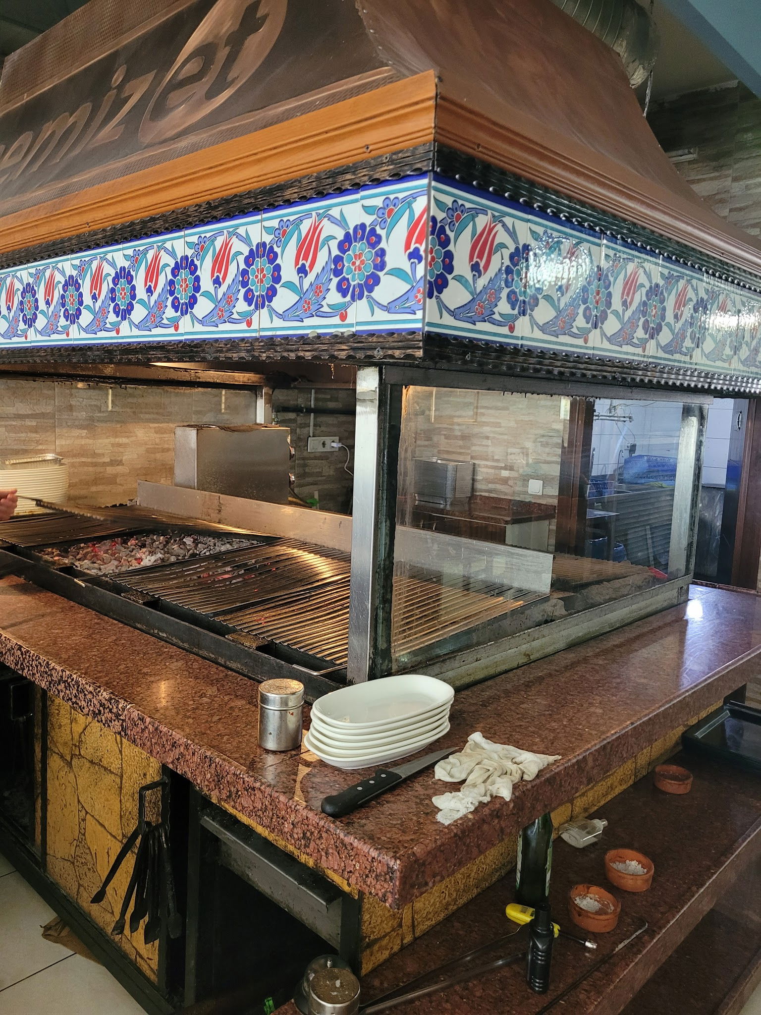 Semiz Et Kağıthane Şubesi Kasap & Izgara Salonları